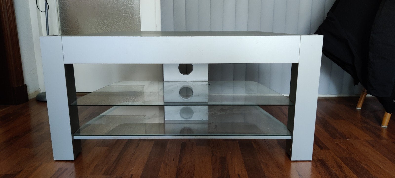 Mooi  grijs TV tafel, Huis en Inrichting, Kasten | Televisiemeubels, Zo goed als nieuw, Minder dan 100 cm, 25 tot 50 cm, 50 tot 100 cm