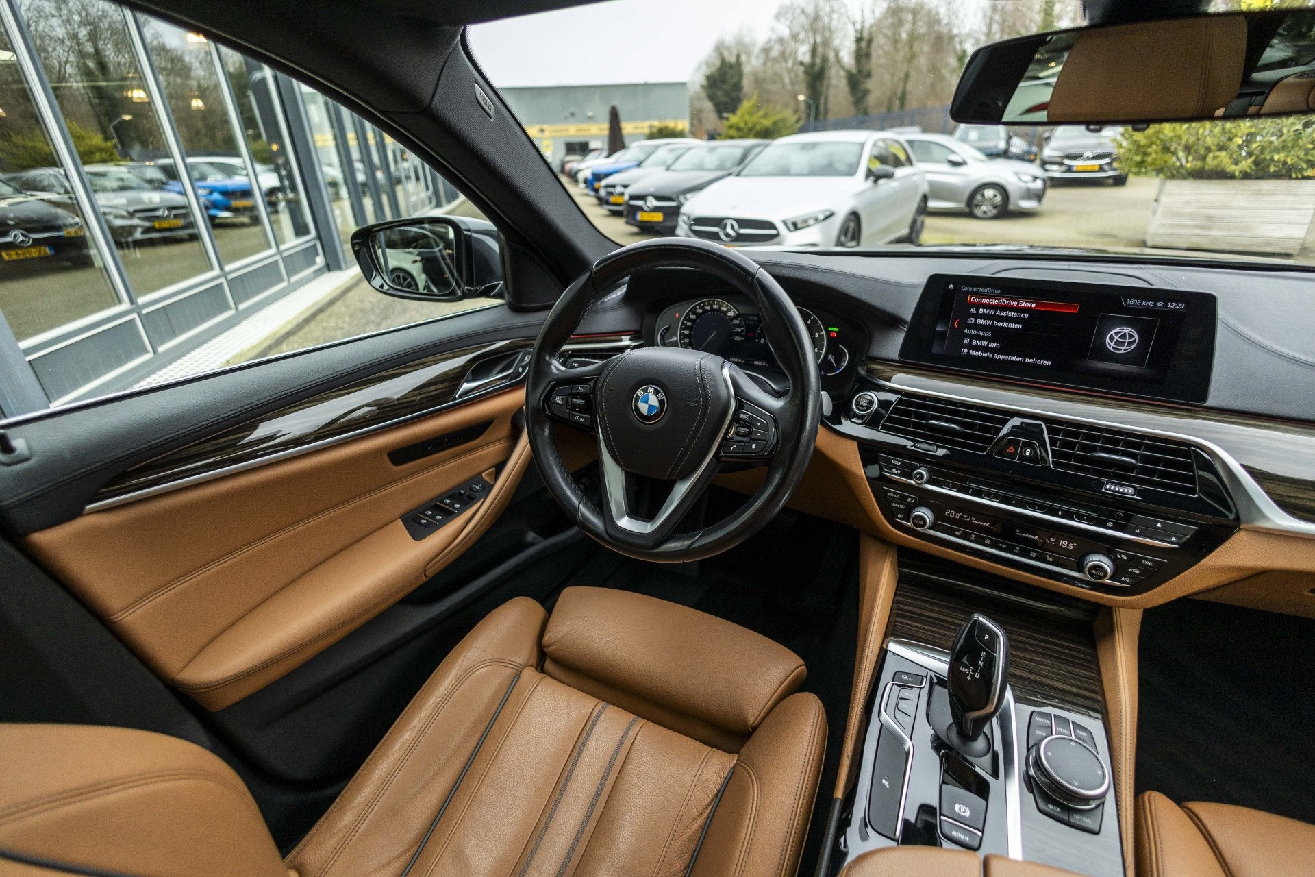 Foto 20 van BMW 5 Serie Touring 520i High Executive luxery