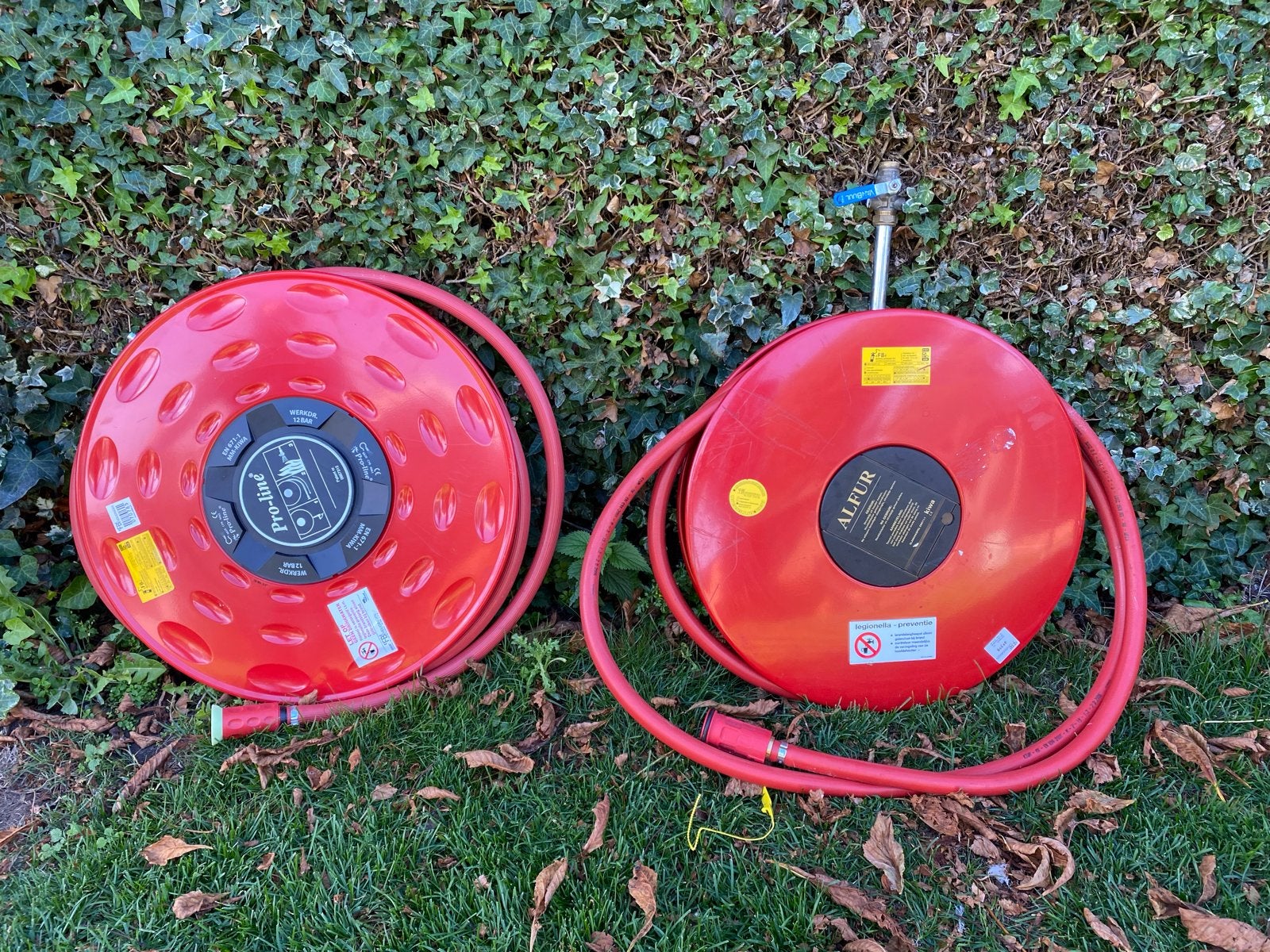 2 Brandslanghaspels voor wandmontage - Pro-line & Alfur, Ophalen of Verzenden, Gebruikt, Brandblusser