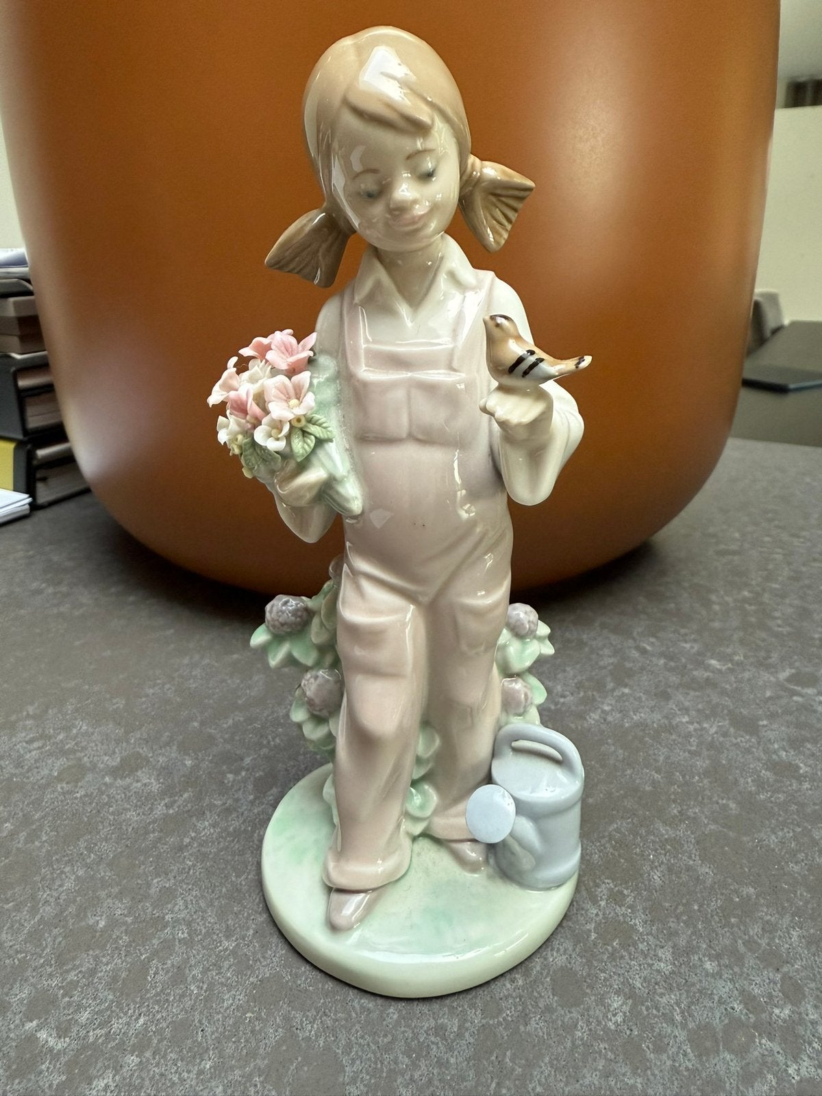 Lladro Spring Girl #5217 - Lente Meisje Porseleinen Beeldje, Ophalen of Verzenden