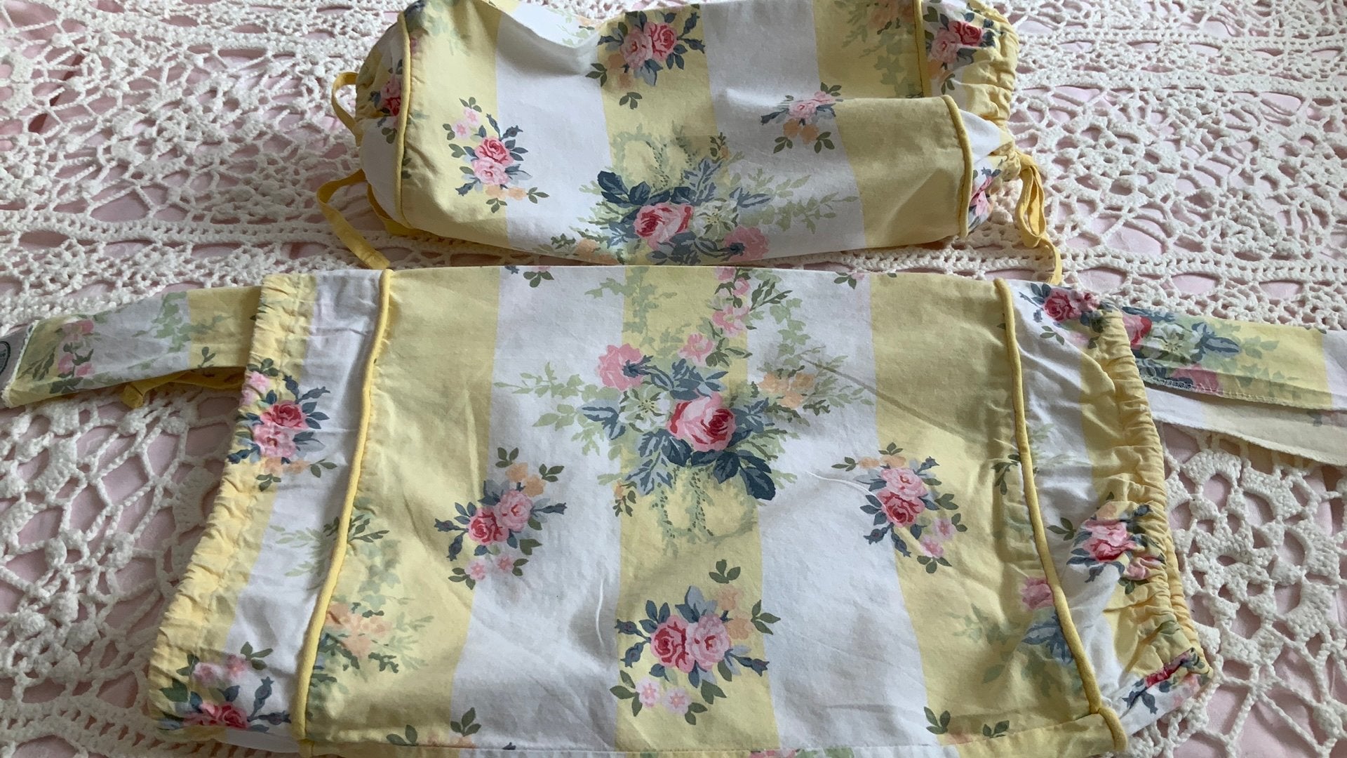 Laura Ashley rolkussentjes/geel-wit gestreept bloemdessin/2x, Gebruikt, Eenpersoons, Wit, Katoen