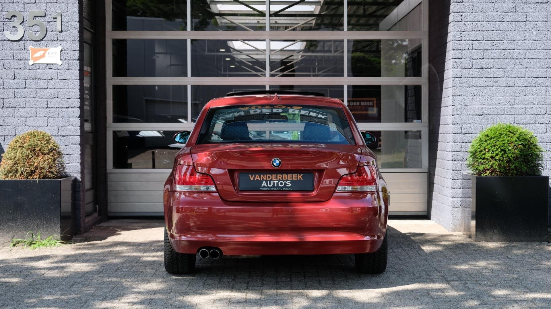 BMW 1-serie Coupé 125i 218PK Automaat Leder Schuifdak, Auto's, BMW, Gebruikt, Zwart, Stoelverwarming, 4 stoelen