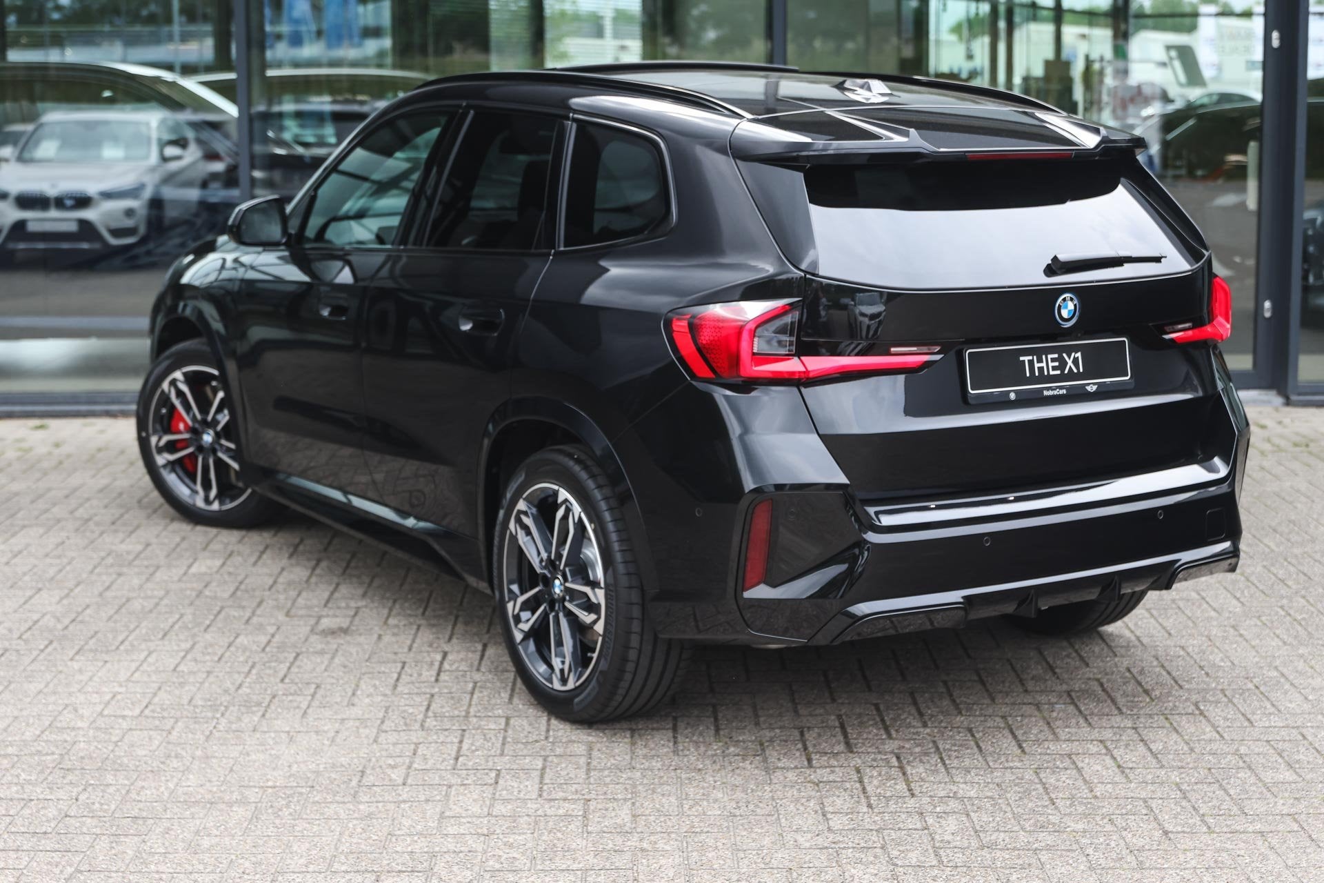 BMW X1 xDrive25e M Sport Automaat / Panoramadak / Trekhaak /, Auto's, BMW, Zwart, Zwart, Bedrijf, Hybride Elektrisch/Benzine