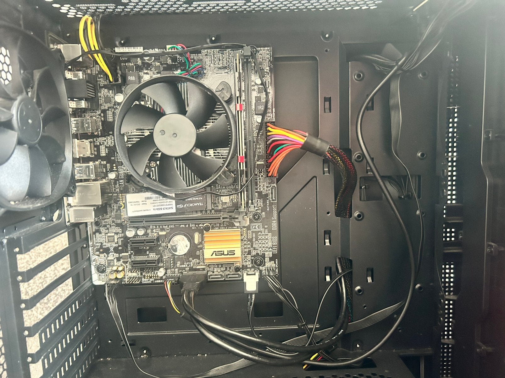 ASUS H110M + Intel i5-7500 + koeler (RX 570 8GB optioneel), Computers en Software, Moederborden, Verzenden, Zo goed als nieuw