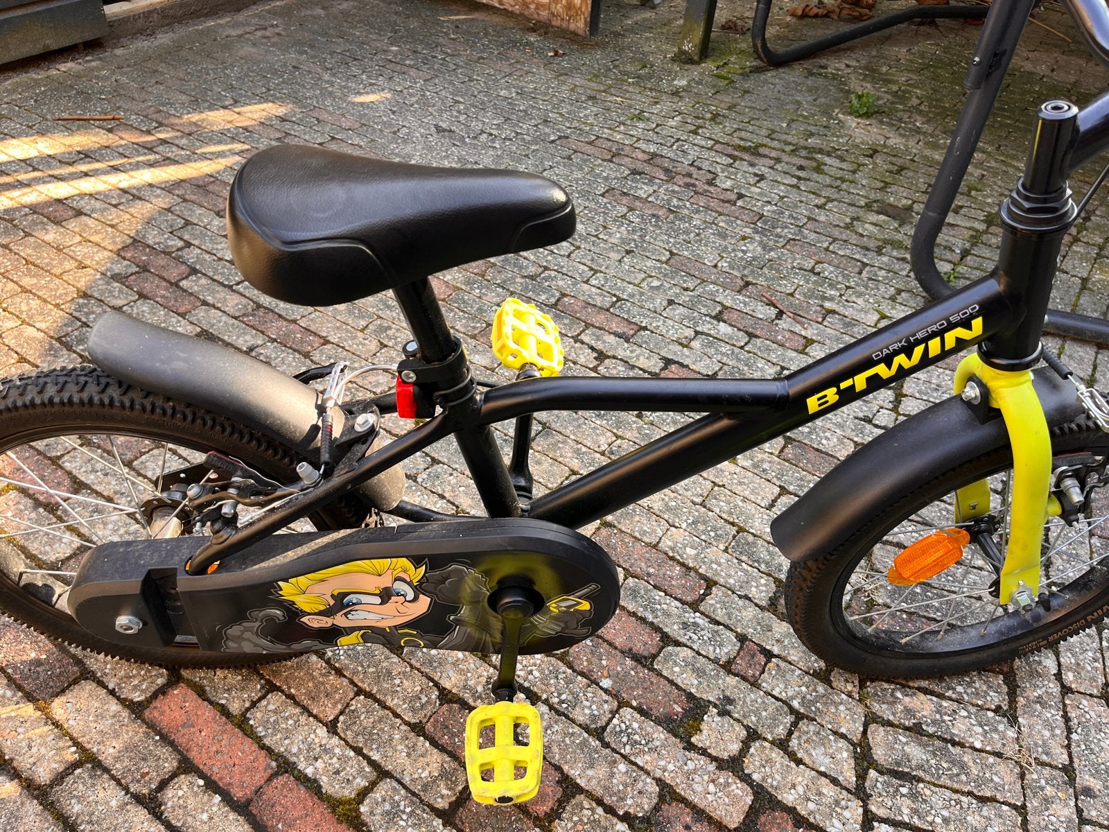 B'TWIN Dark Hero 500 Kinderfiets 16 inch, Ophalen, Gebruikt, Velgrem, 16 tot 20 inch