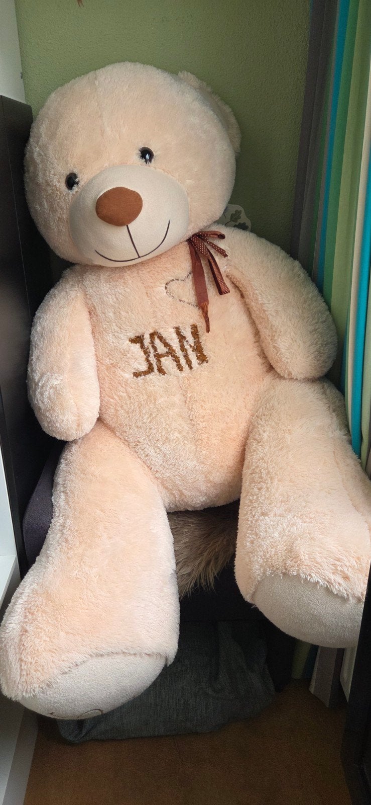 Grote knuffelbeer met geborduurde naam "Jan", Ophalen, Zo goed als nieuw, Beer