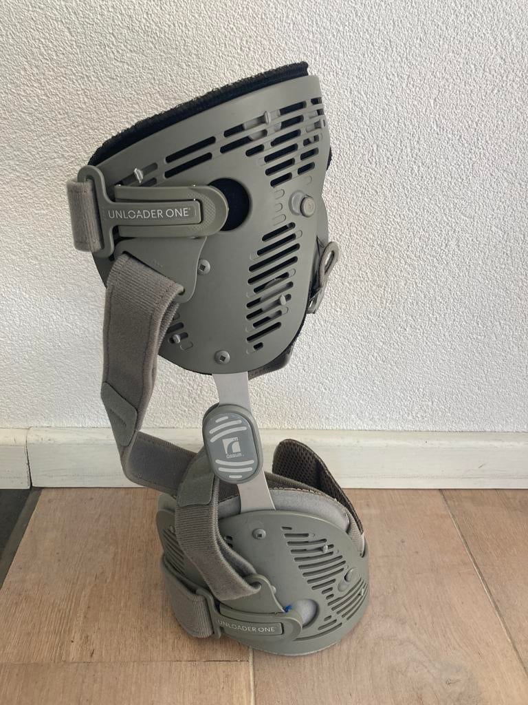 Össur kniebrace Unloader one, rechts,  maat Medium, Ophalen of Verzenden, Zo goed als nieuw
