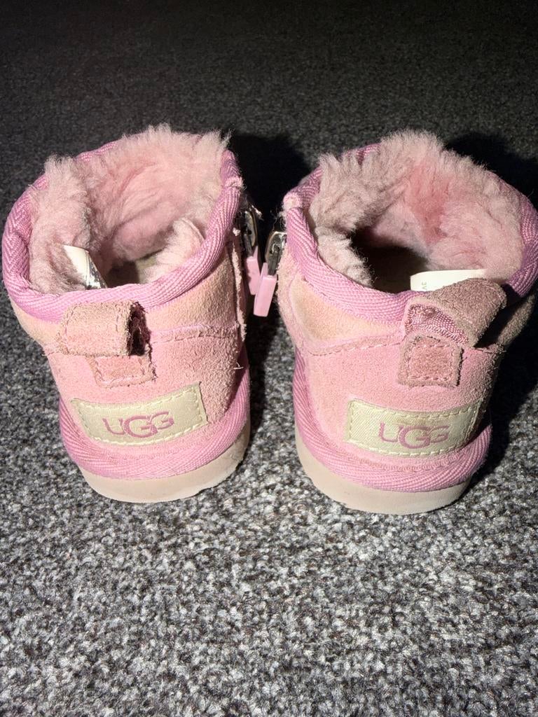Roze UGG winterlaarzen voor baby's, maat 26, Ophalen of Verzenden, Gebruikt, Meisje, Laarzen
