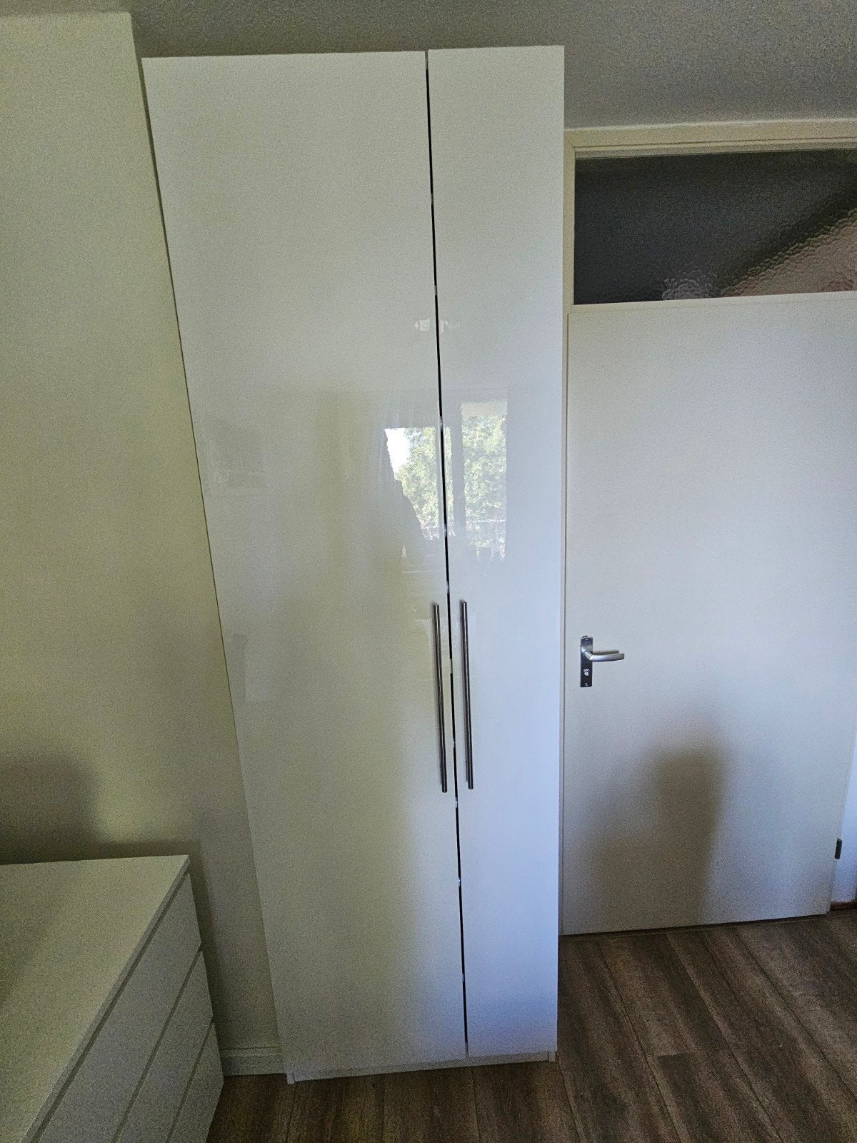 Ikea Pax kast 70x236x35 cm met hoogglans witte deuren, Met plank(en), 200 cm of meer, Zo goed als nieuw, 25 tot 50 cm