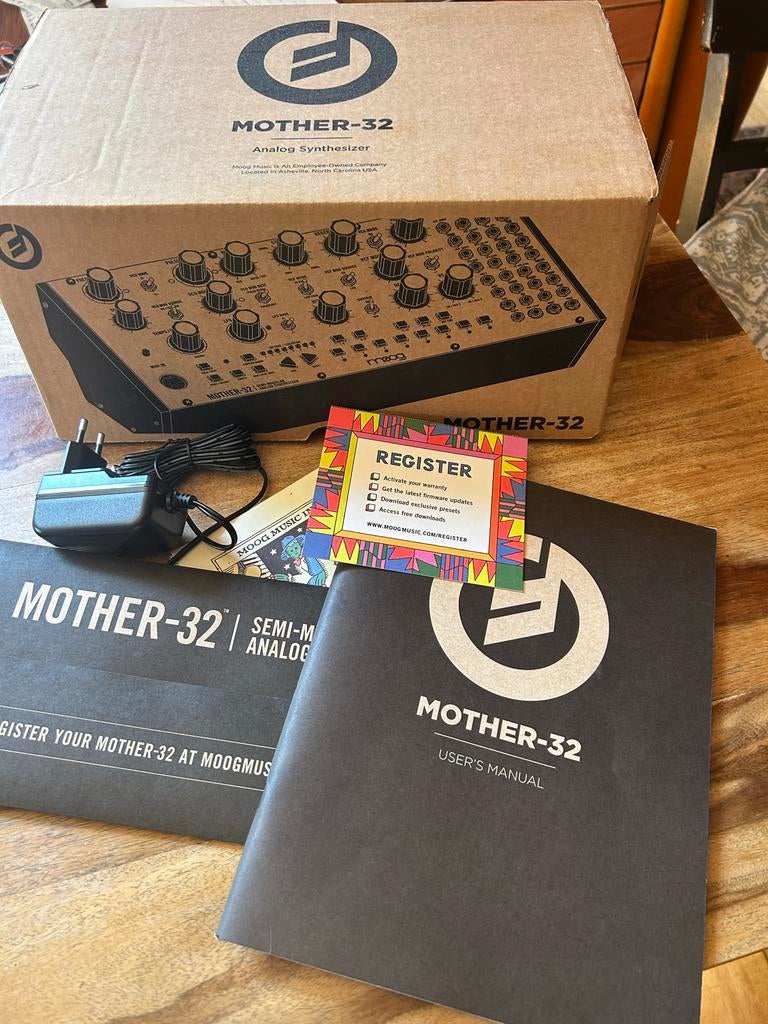 Moog Mother-32 Semi-Modulaire Analoge Synthesizer, Muziek en Instrumenten, Overige merken, Zo goed als nieuw, Met midi-aansluiting