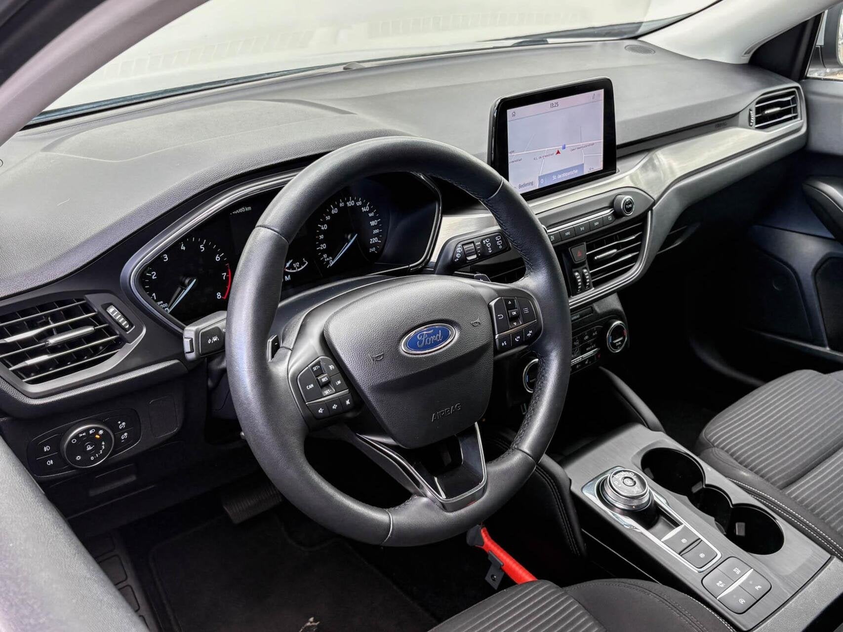 Ford Focus Wagon 1.0 125pk EcoBoost Automaat Titanium Busine, Gebruikt, Origineel Nederlands, 3 cilinders, Zilver of Grijs
