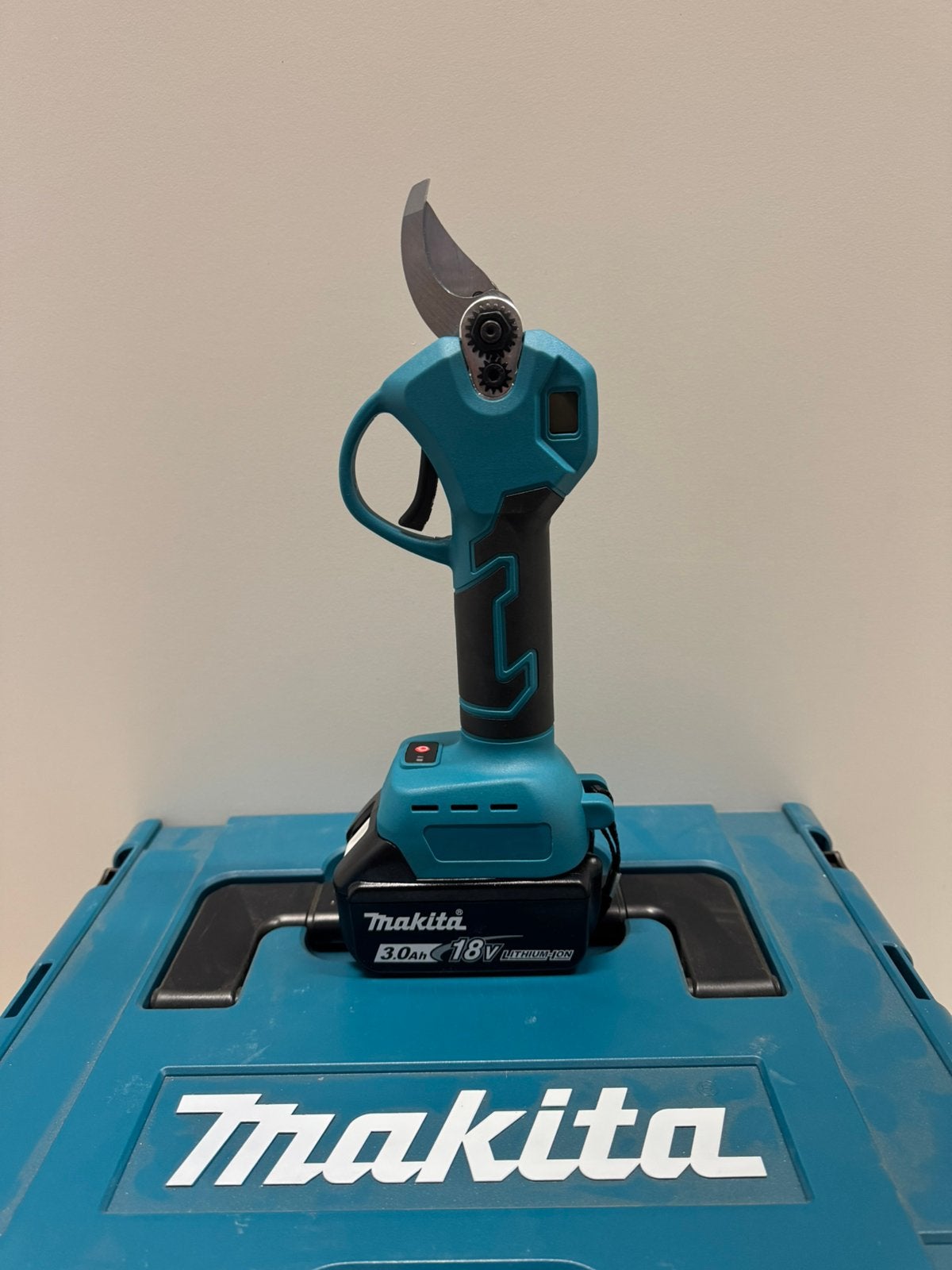 Nieuw: Elektrische Takkenschaar Heggenschaar Makita 18V Accu, Ophalen of Verzenden, Nieuw, Overige typen