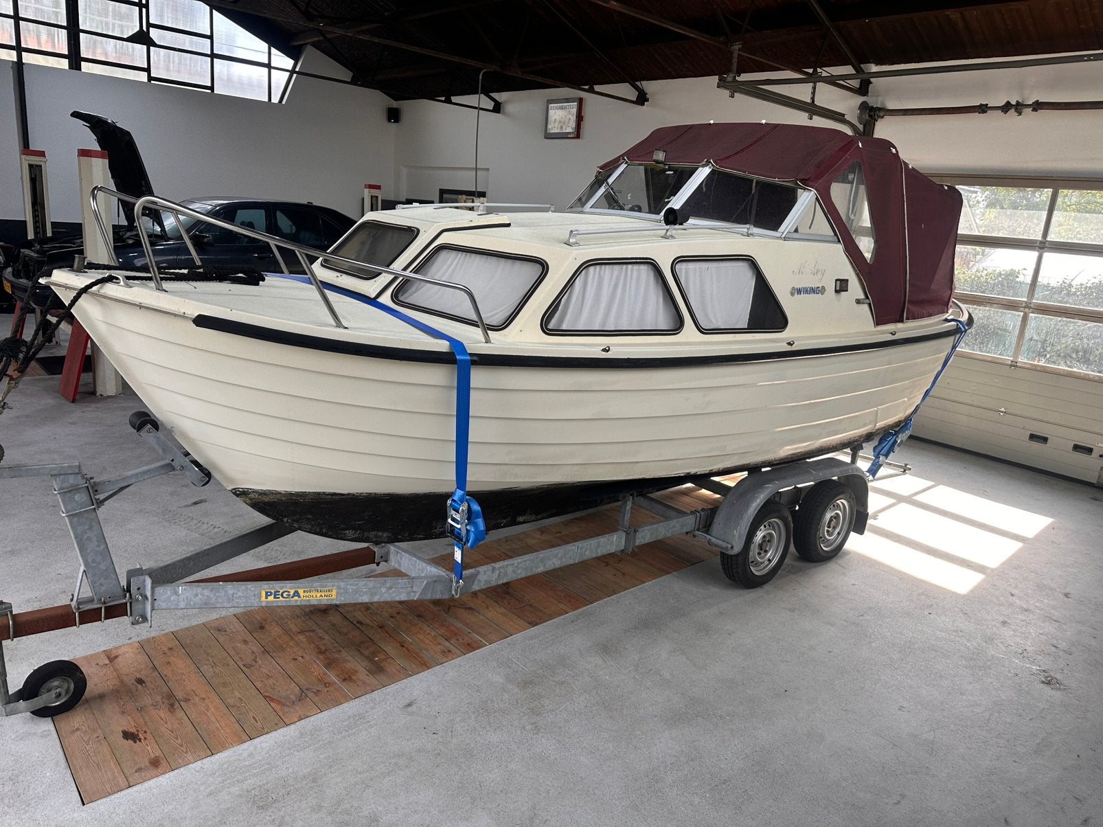 Comfortabele polyester kajuitboot diesel inboard + trailer, Watersport en Boten, Gebruikt, Kussenset, Diesel, 10 pk