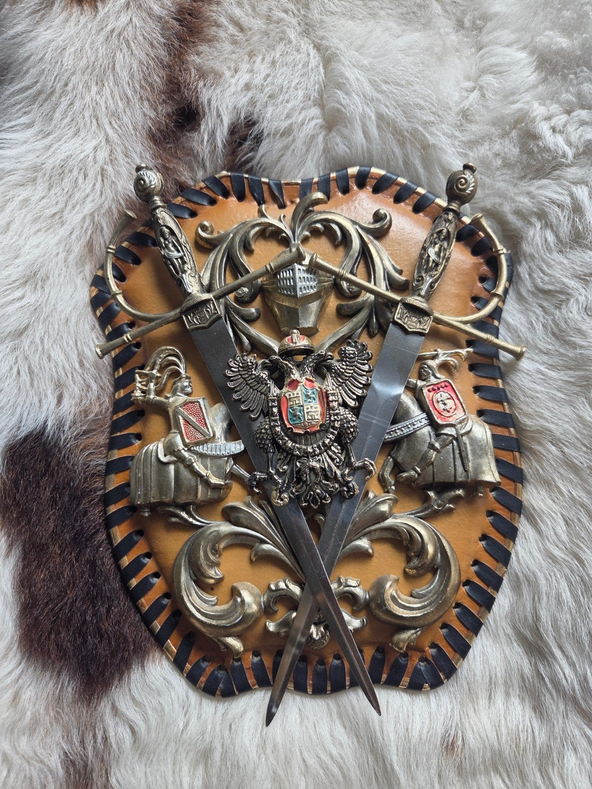 Decoratief schild met zwaarden - Middeleeuwse stijl, Ophalen of Verzenden