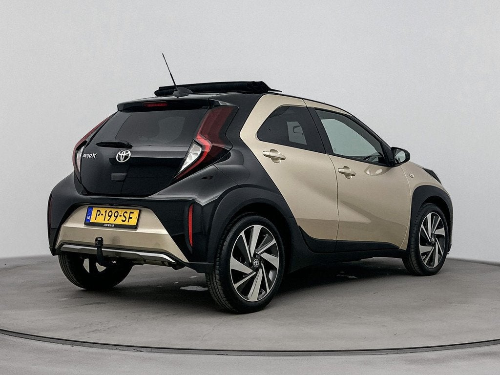 Toyota Aygo X 1.0 VVT-i MT Envy | Cabriodak | Trekhaak | App, 12 maanden, Stof, Gebruikt, 4 stoelen