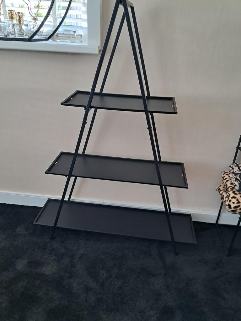 Zwarte metalen etagere met 3 schappen, Huis en Inrichting, Woonaccessoires | Etagères, Ophalen, Zo goed als nieuw