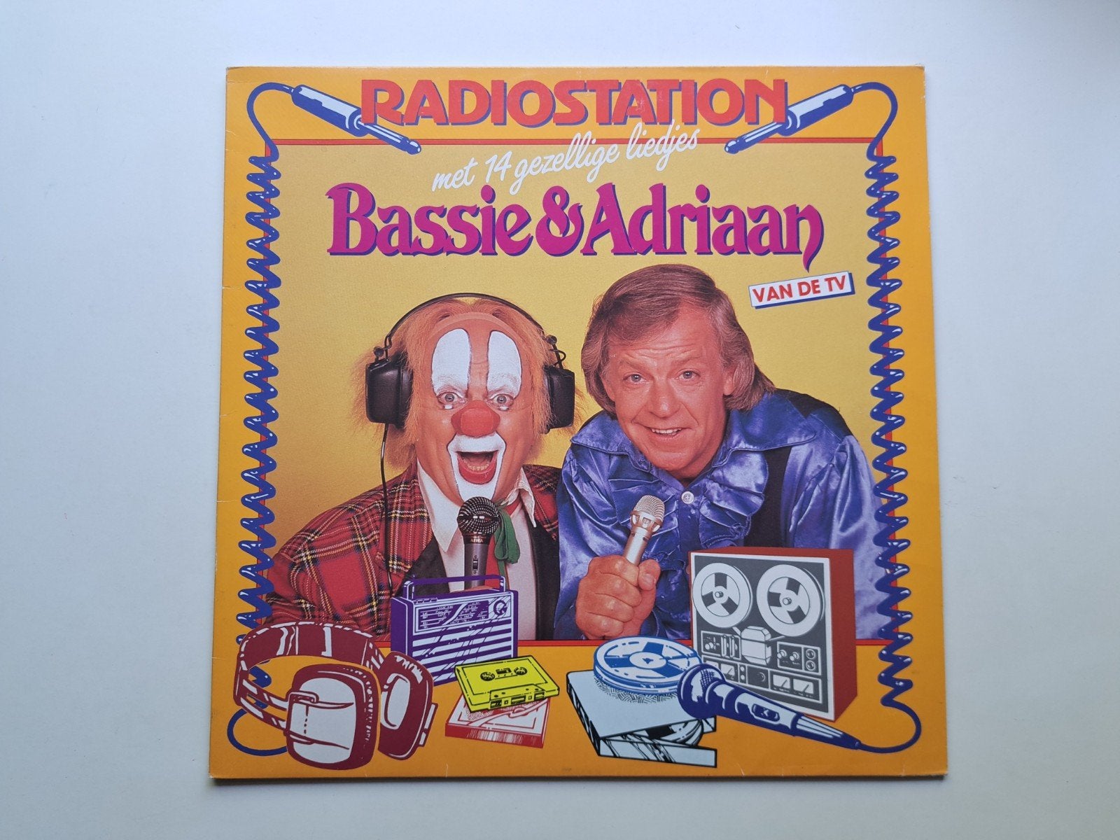 Lp vinyl   Bassie en Adriaan - Radiostation, Ophalen of Verzenden, Gebruikt, Verhaal of Sprookje