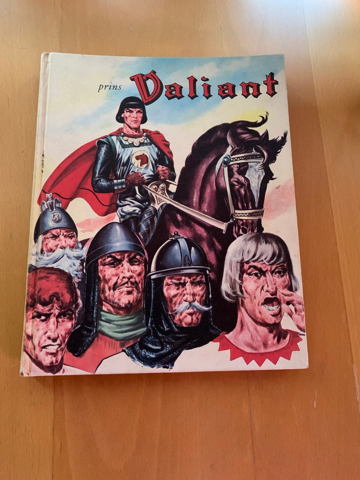 Prins Valiant stripboek - Klassieke avonturen, Eén stripboek, Ophalen of Verzenden, Gelezen