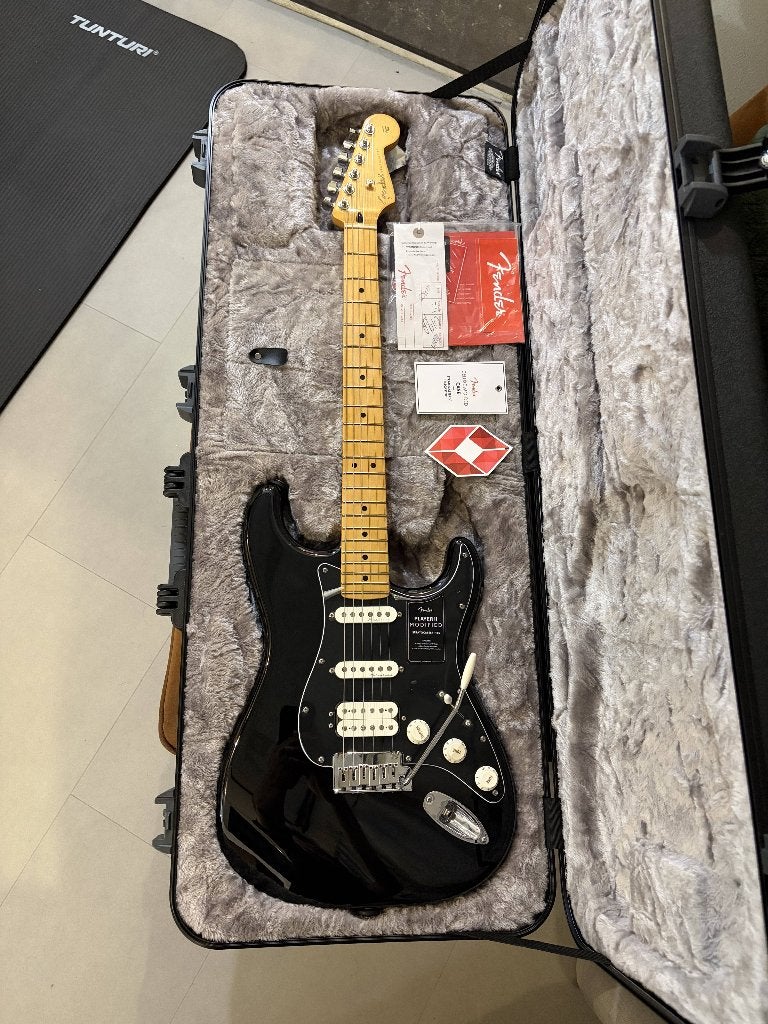 Fender Player II Mod Strat HSS MN DSK + Fender Deluxe Case, Ophalen of Verzenden, Zo goed als nieuw, Solid body, Fender