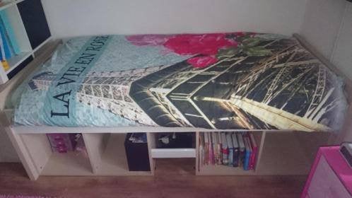 1 Persoons bed met opbergruimte eronder. Degelijk., Ophalen, 85 tot 100 cm, Lattenbodem, Zo goed als nieuw
