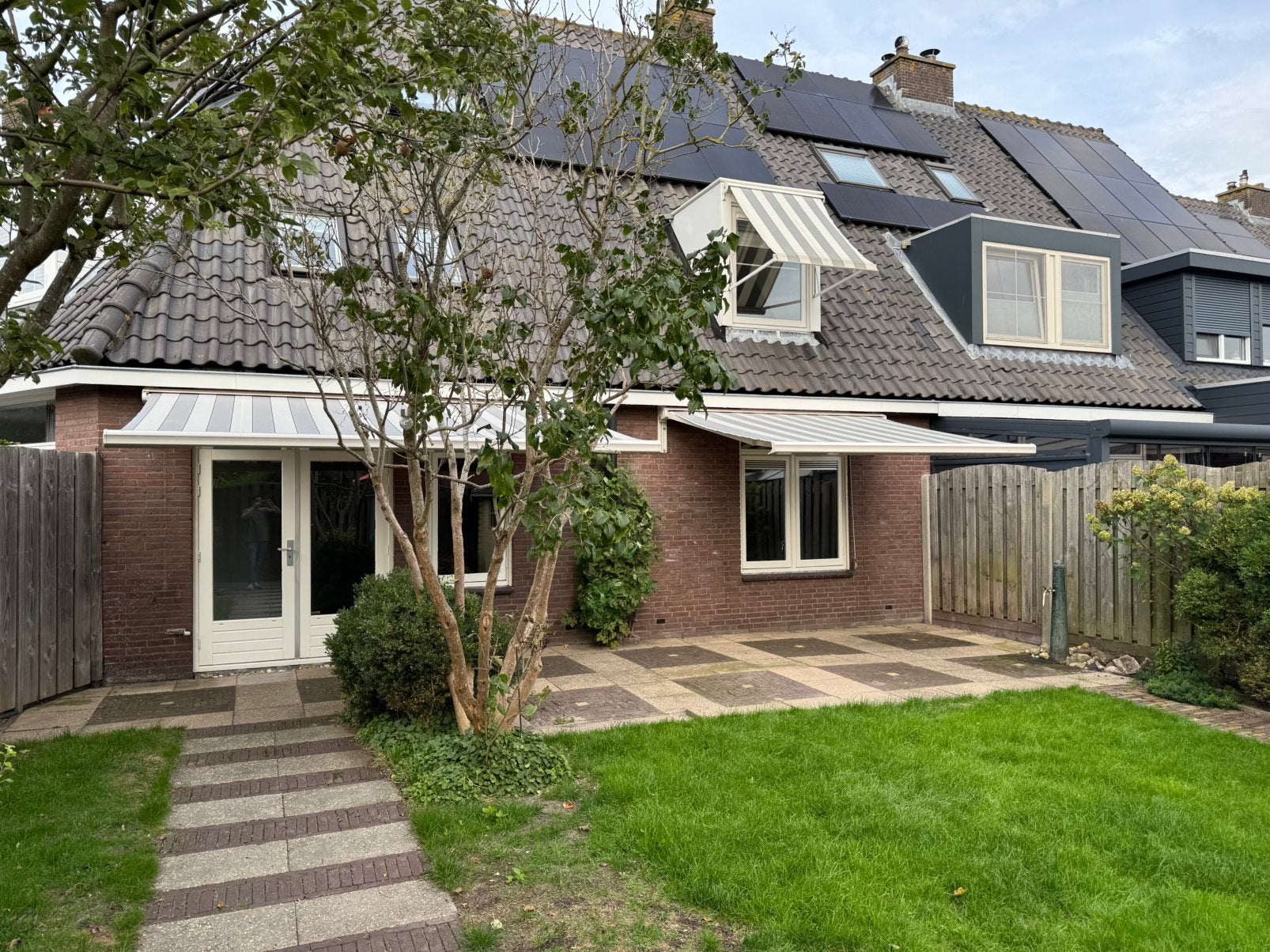 Uitvalscherm 4m breed (links op foto’s) _ elektrisch, Tuin en Terras, Ophalen, Elektrisch, Zo goed als nieuw, 250 cm tot 450 cm