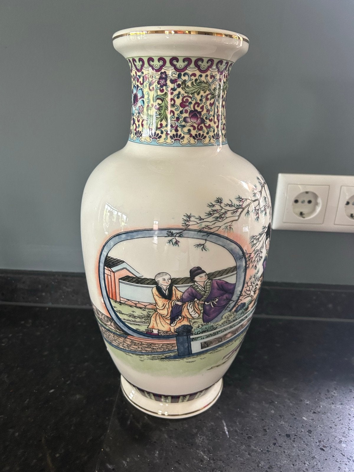 Antieke Chinese vaas met handgeschilderde scènes, Antiek en Kunst, Ophalen