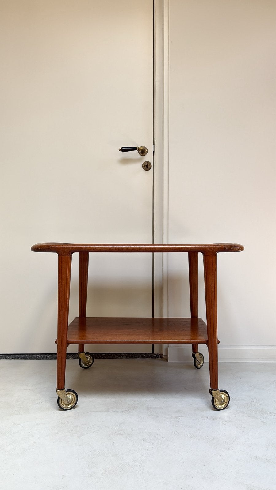 Vintage teakhouten trolley van Niels Otto Møller, Ophalen