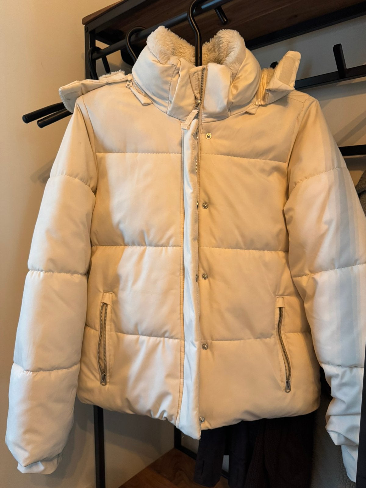 Hollister Co. - warme Winterjas  maat M- creme, Ophalen, Zo goed als nieuw, Maat 38/40 (M), Beige