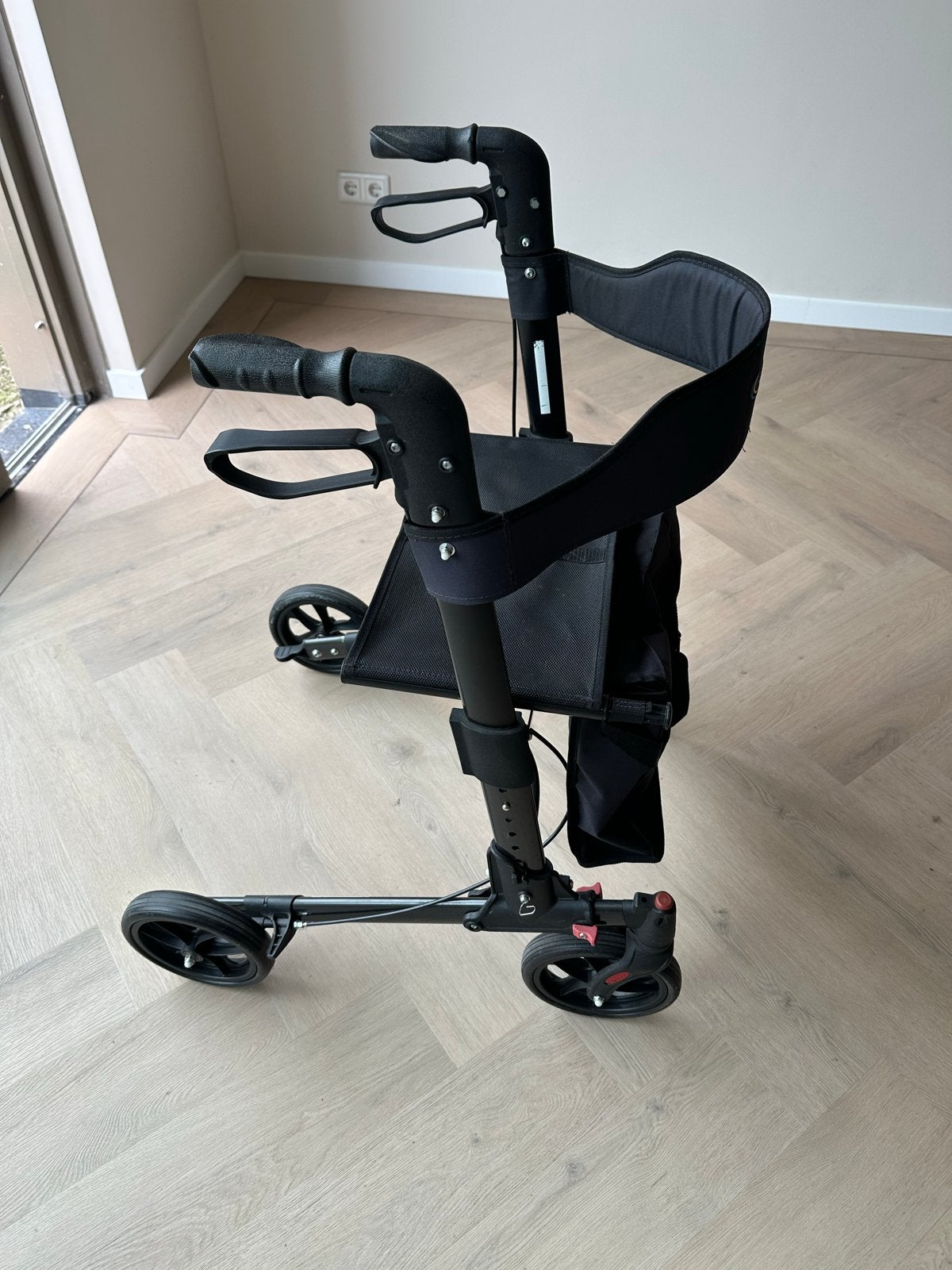 Design rollator, Ophalen