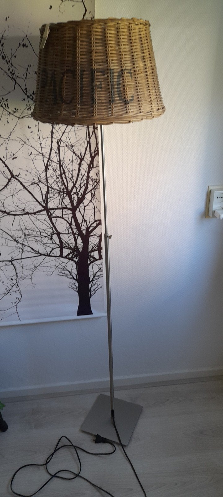 Staande verstelbare vloer lamp, rotan riviera maison kap, Huis en Inrichting, Lampen | Vloerlampen, Ophalen, Metaal, 150 tot 200 cm