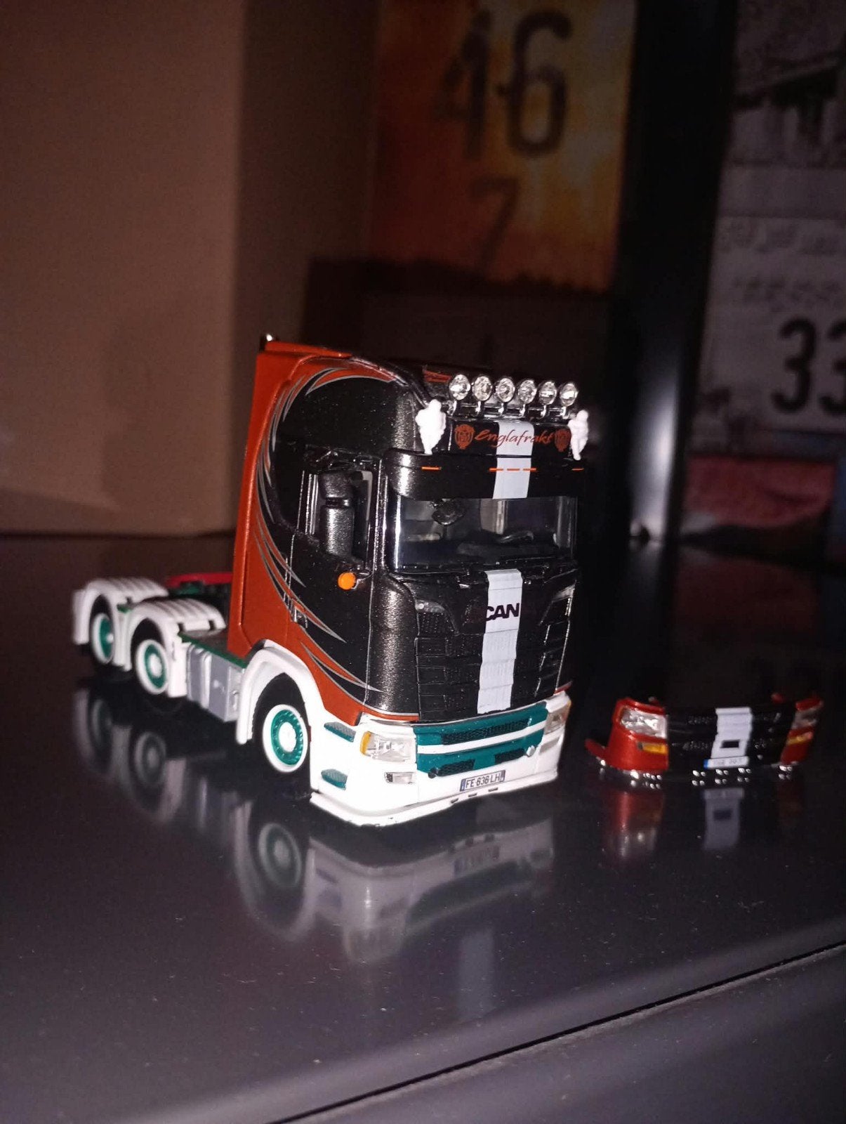 Scania 1:50 englafrakt, Hobby en Vrije tijd, Modelauto's | 1:50, Ophalen, Zo goed als nieuw, Bus of Vrachtwagen, Tekno