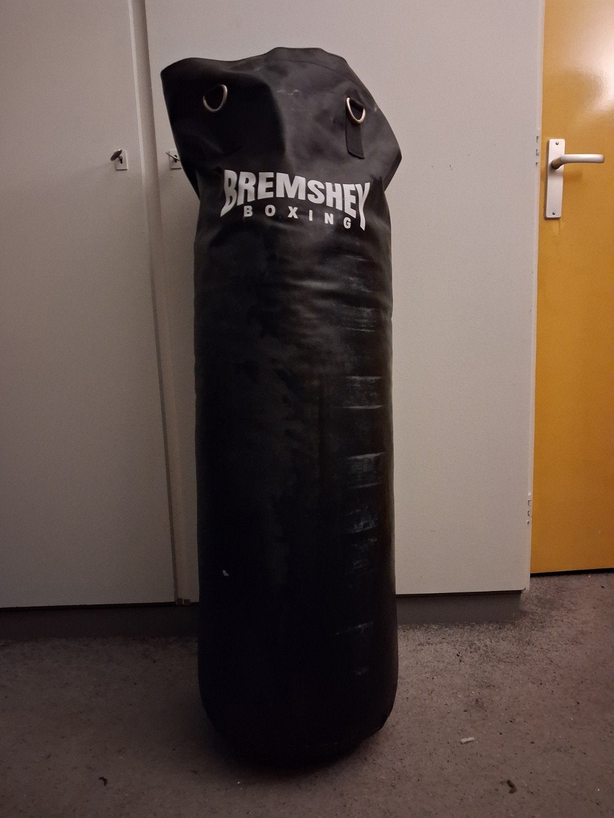Bokszak Bremshey Boxing - Zwart, inclusief kettingen, Ophalen, Gebruikt, Bokszak