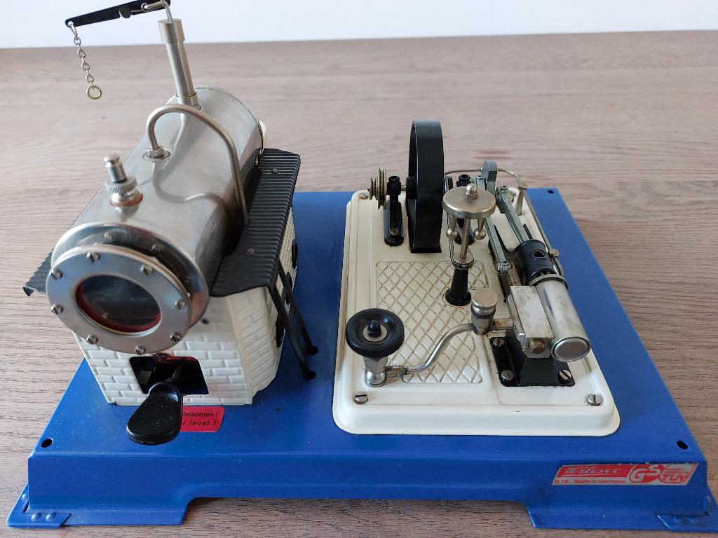 Wilesco D16 stoommachine – witte uitvoering, Ophalen of Verzenden, Gebruikt, Groter dan 1:32