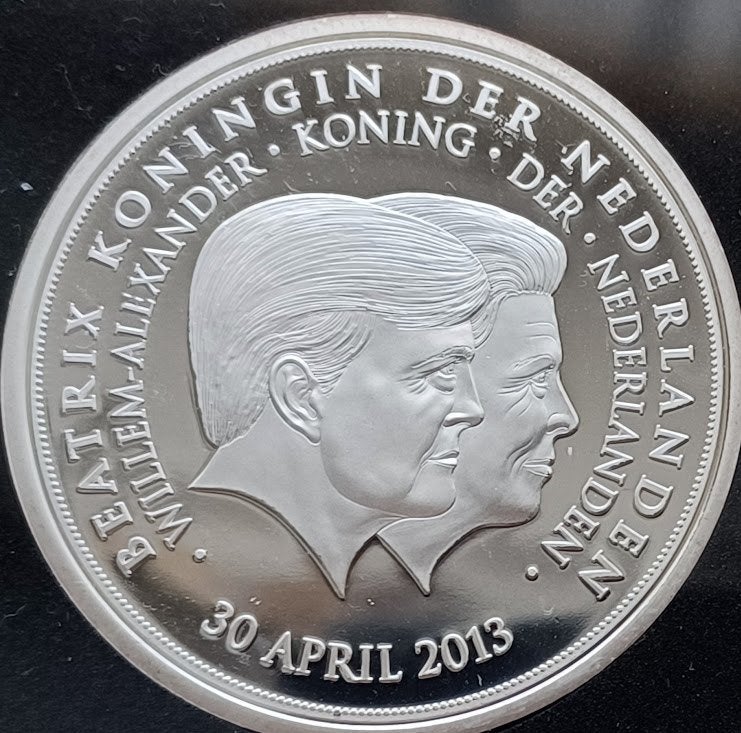 Koning Willem-Alexander & Koningin Beatrix - Ons Vorstenhuis, Postzegels en Munten, Penningen en Medailles, Verzenden, Overige materialen