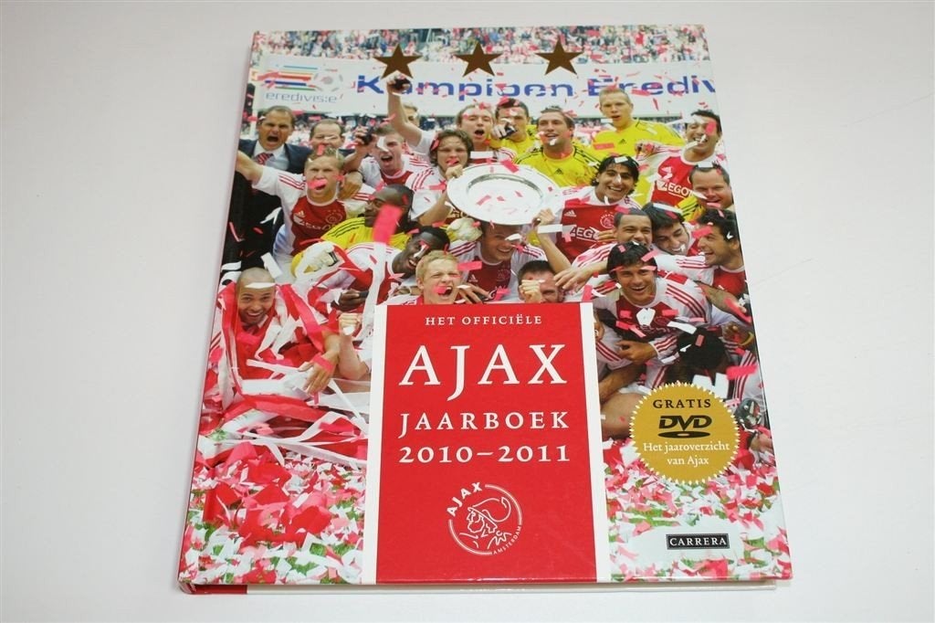 Ajax Jaarboek 2010-2011 — 30e Titel & Jaaroverzicht DVD, Boeken, Ophalen of Verzenden, Zo goed als nieuw, Watersport en Hengelsport