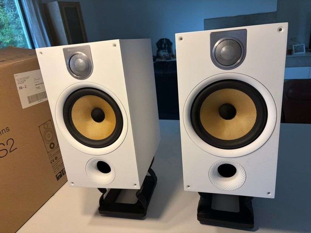 Bowers & Wilkins 685 S2 speakers - wit, Stereo speakers, Inclusief kabels, Ophalen of Verzenden, Zo goed als nieuw