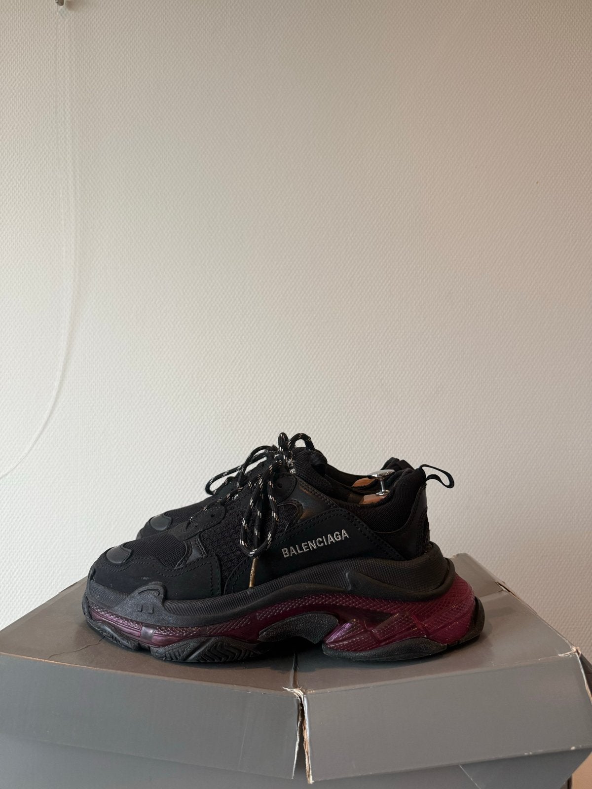 Balenciaga Triple S Sneakers Zwart/Roze - Maat 41 (valt als, Zwart, Ophalen of Verzenden, Sneakers of Gympen, Gedragen