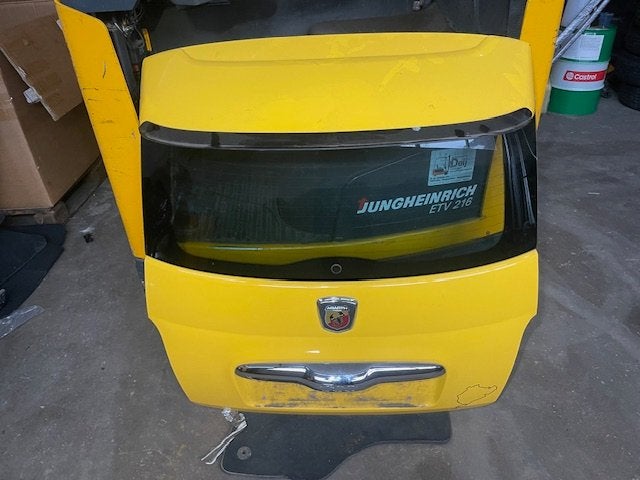 Achterklep Geel Abarth 500/595/695 (2016-05/..), Auto-onderdelen, Stellantis N.V., Gebruikt, Webaccessibility@stellantis.com, Taurusavenue 1, Hoofddorp 2132 LS, , Nederland