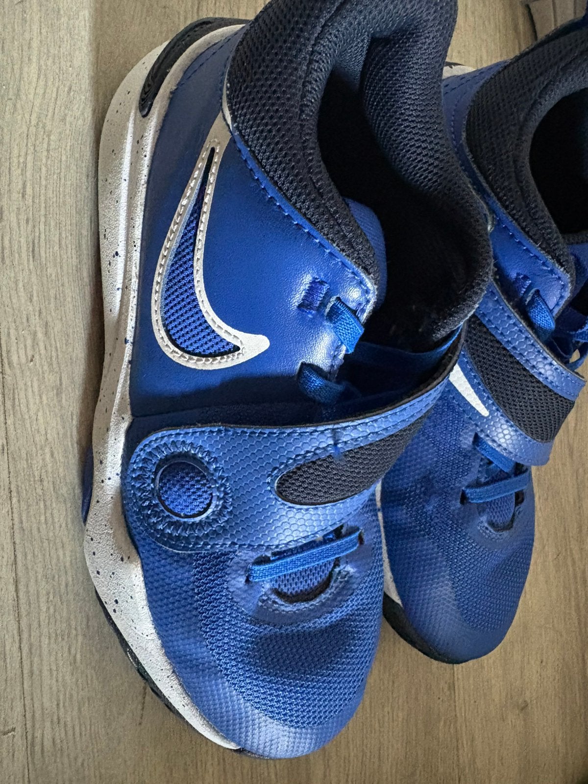 Nike hustle basketball sneaker mt 35, Kinderen en Baby's, Kinderkleding | Schoenen en Sokken, Ophalen of Verzenden, Zo goed als nieuw
