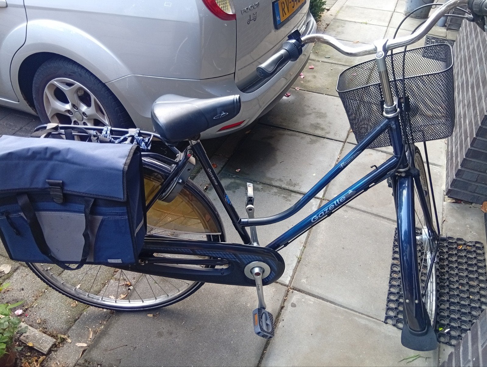 Gazelle damesfiets met mand en fietstas gazelle primeur, Fietsen en Brommers, Fietsen | Dames | Damesfietsen, Terugtraprem, Gebruikt
