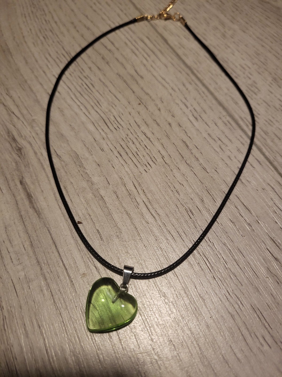 Nieuwe ketting met groen hartje hanger, Overige materialen, Verstelbaar, Nieuw, Ophalen of Verzenden