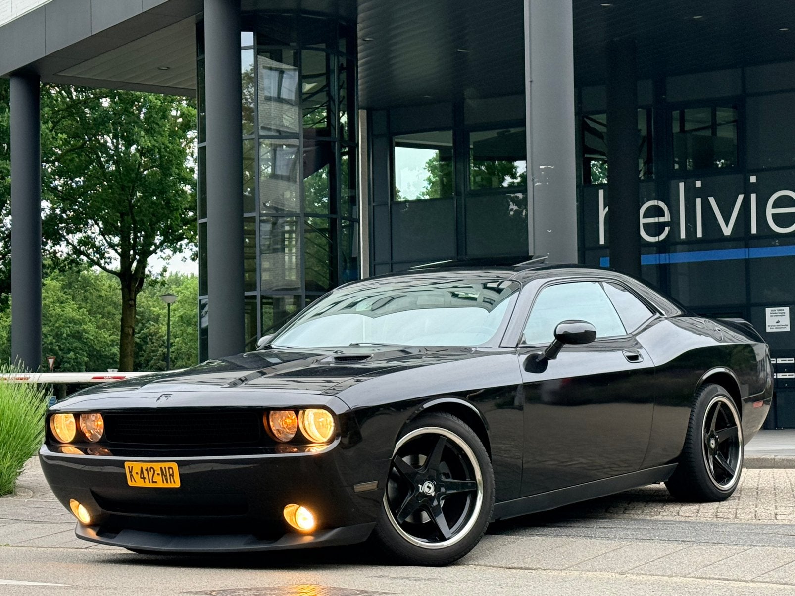 BLACK Dodge Challenger Coupé 3.5i V6 260PK+ Pano Leder 20”, Auto's, Automaat, Zwart, Zwart, Stoelverwarming