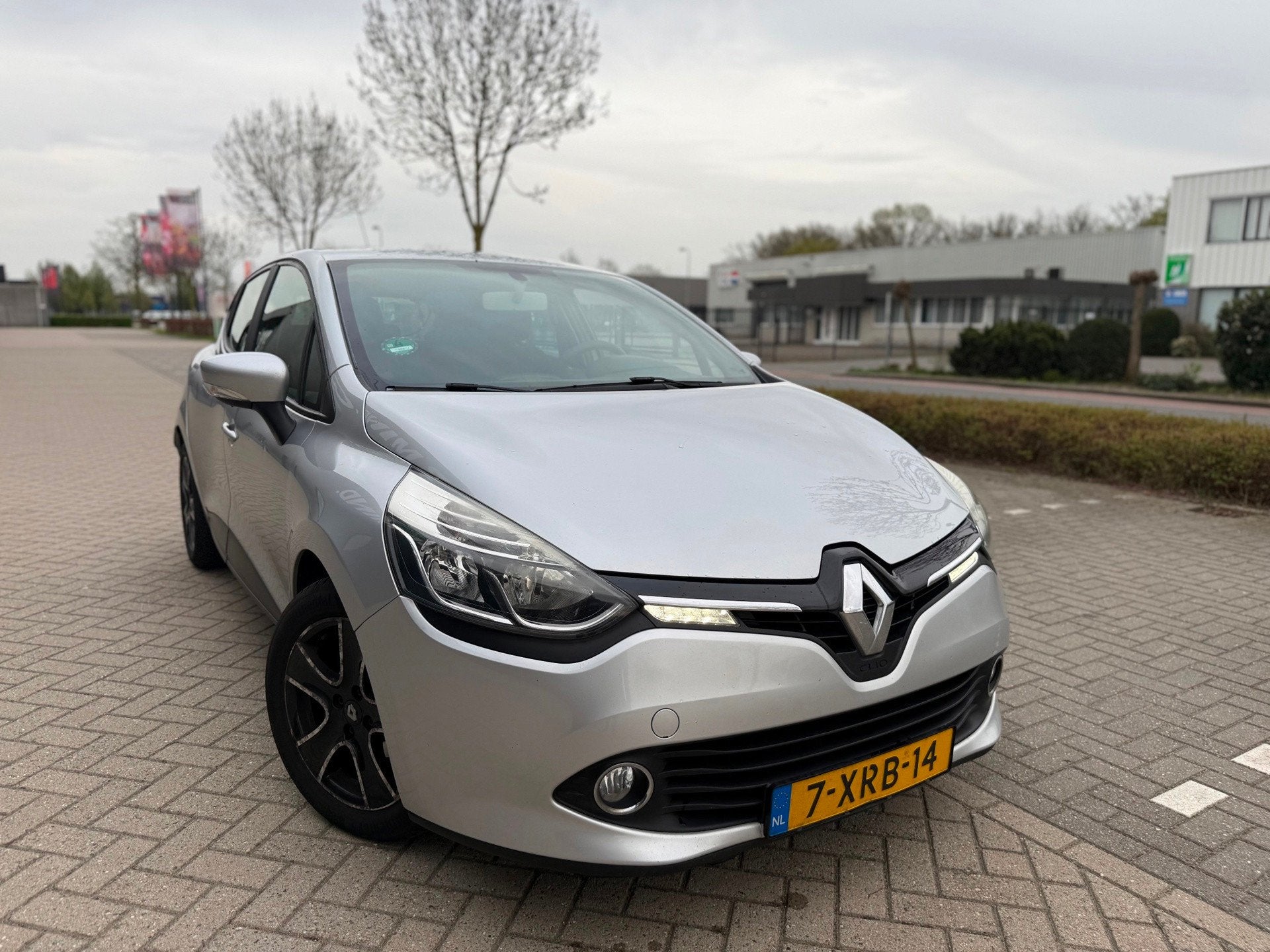Renault Clio 1.5 dCi ECO 5D (bj 2013) LMV 16”|NAVI|AIRCO|N, Auto's, Voorwielaandrijving, Stof, Gebruikt, Zwart