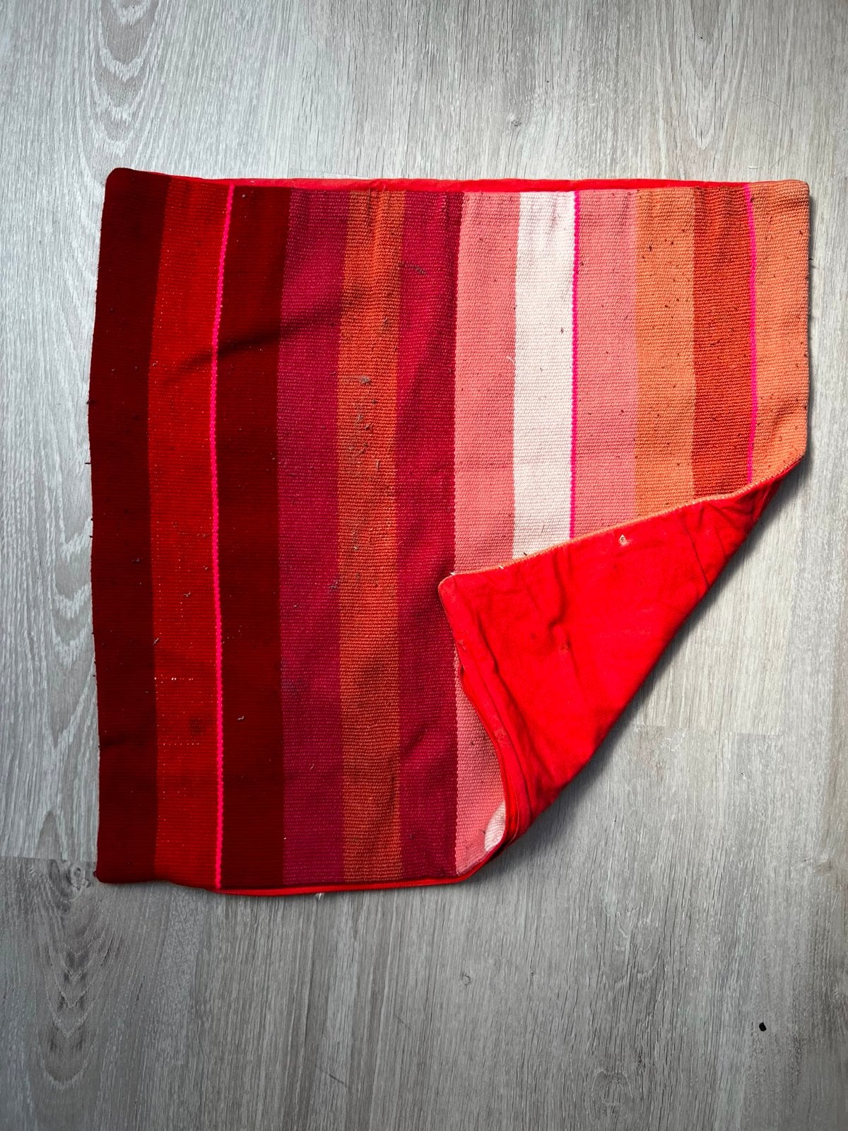 Rood gestreepte kussenhoes, Huis en Inrichting, Stoffering | Tapijten en Kleden, Minder dan 50 cm, Gebruikt, Vierkant, Ophalen of Verzenden