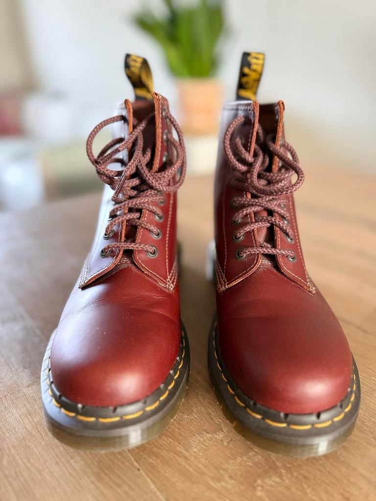 Dr. Martens 1460 Smooth mt 40, Kleding | Dames, Schoenen, Ophalen, Zo goed als nieuw, Rood, Lage of Enkellaarzen