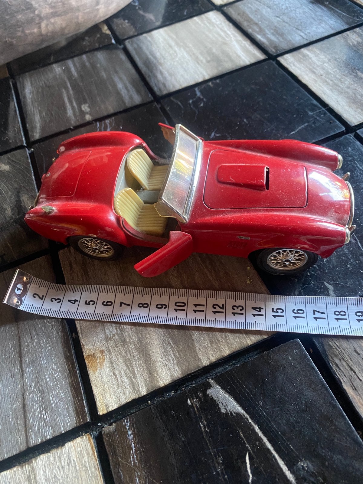 Bburago AC Cobra 427 (1:24) - Rood - In hele goede staat!, Hobby en Vrije tijd, Ophalen, Zo goed als nieuw, 1:50 of kleiner, Auto