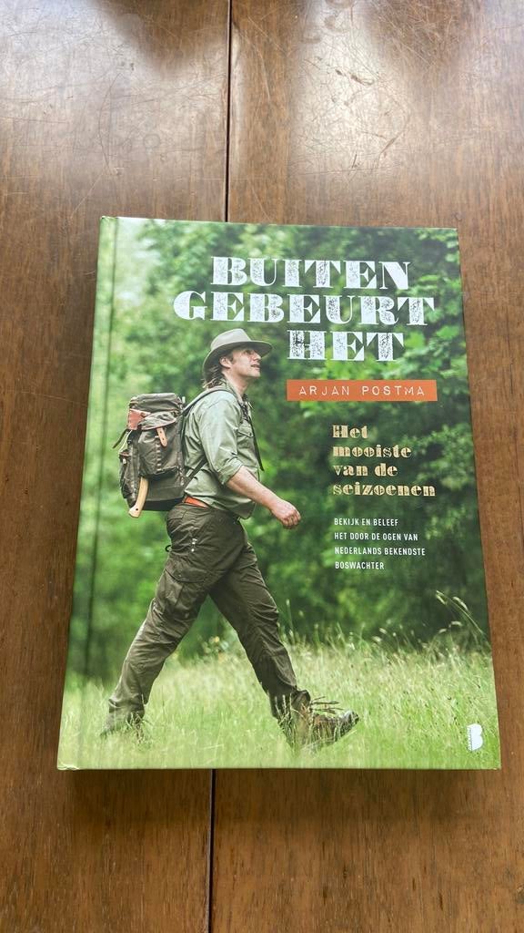 Natuurgids: Arjen Postma - Buiten gebeurt het!, Boeken, Natuur, Ophalen of Verzenden, Zo goed als nieuw, Natuur algemeen