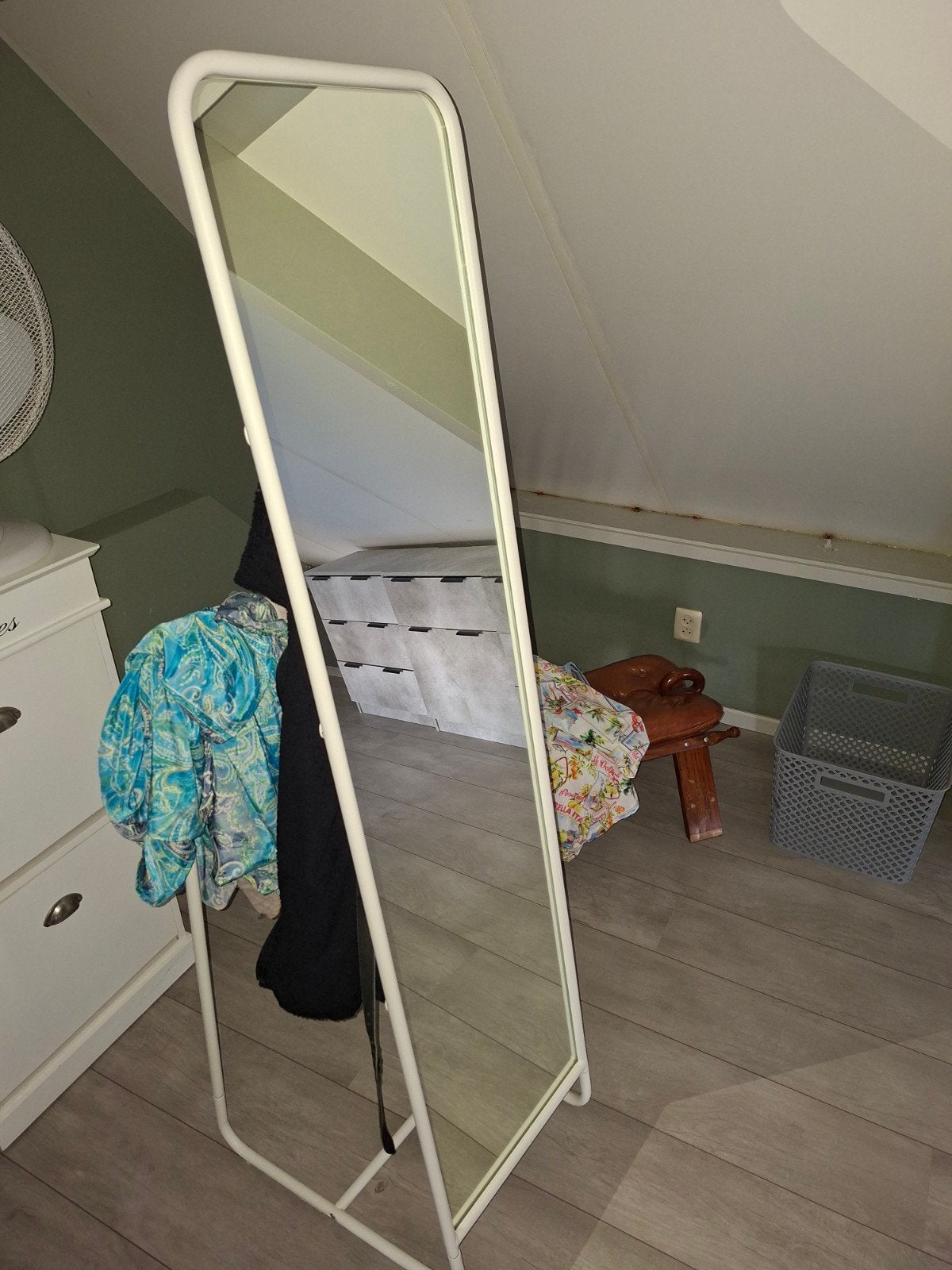 Ikea Knapper Dressboy Spiegel met Kledinghaakjes, Huis en Inrichting, Woonaccessoires | Spiegels, Ophalen, Minder dan 50 cm, Zo goed als nieuw