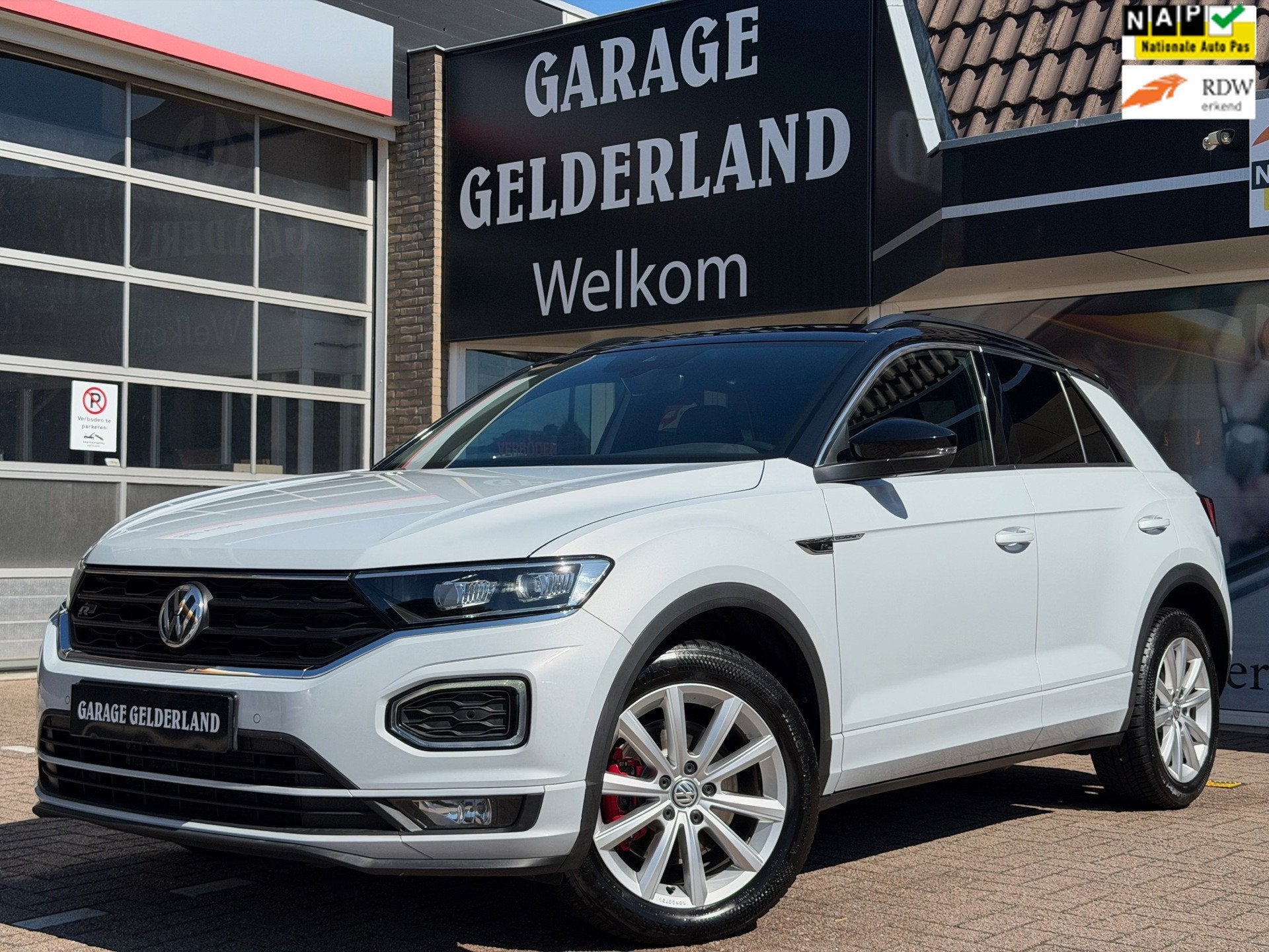 Volkswagen T-Roc 2.0 TSI 4Motion R-Line | Bi-Xenon | Full-Le, Auto's, Automaat, Dealer onderhouden, Zwart, 1984 cc