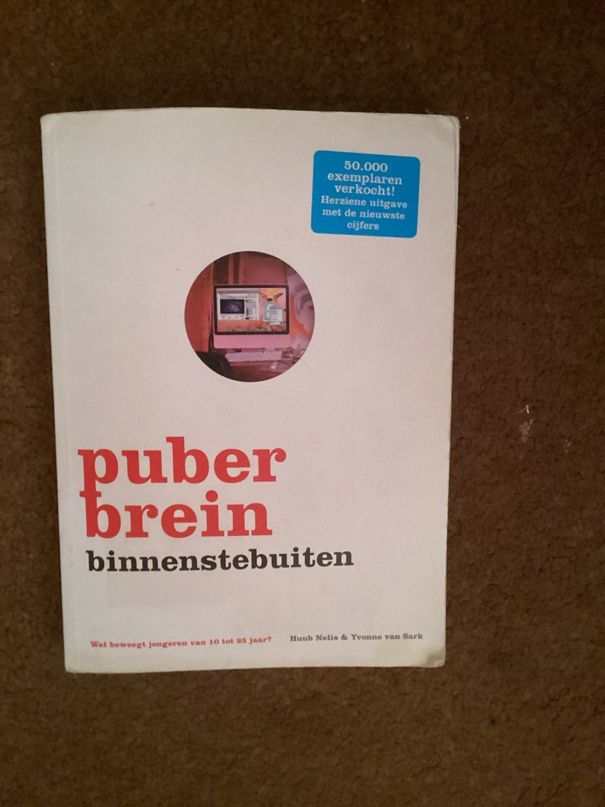 Puberbrein Binnenstebuiten - Huub Nelis & Yvonne van Sark, Boeken, Ophalen of Verzenden, Gelezen